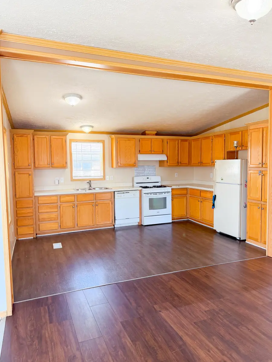 2040 Reo Avenue, Lincoln Park, MI 48146 - #2