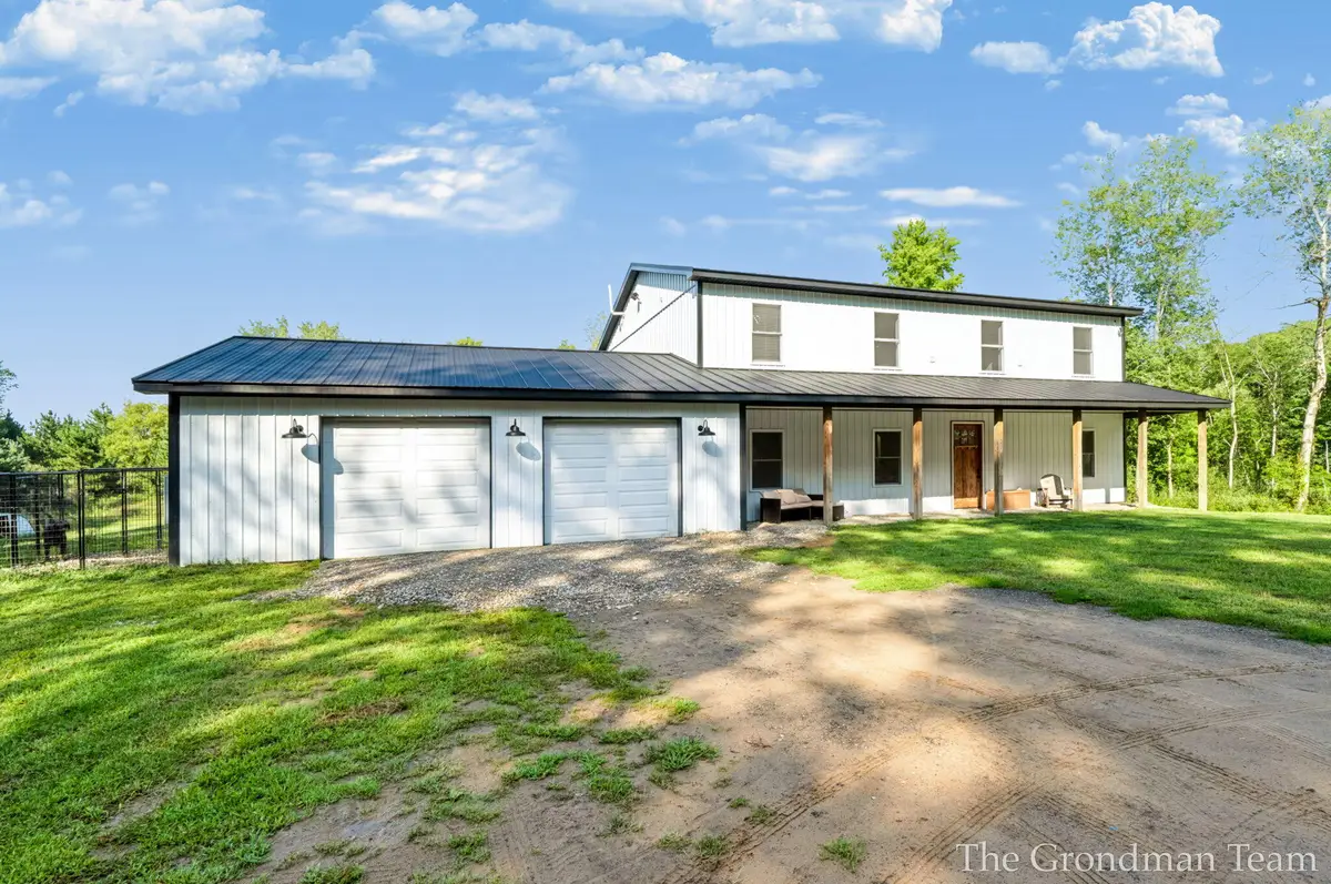 9418 Deer Valley Drive, Greenville, MI 48838 - #1