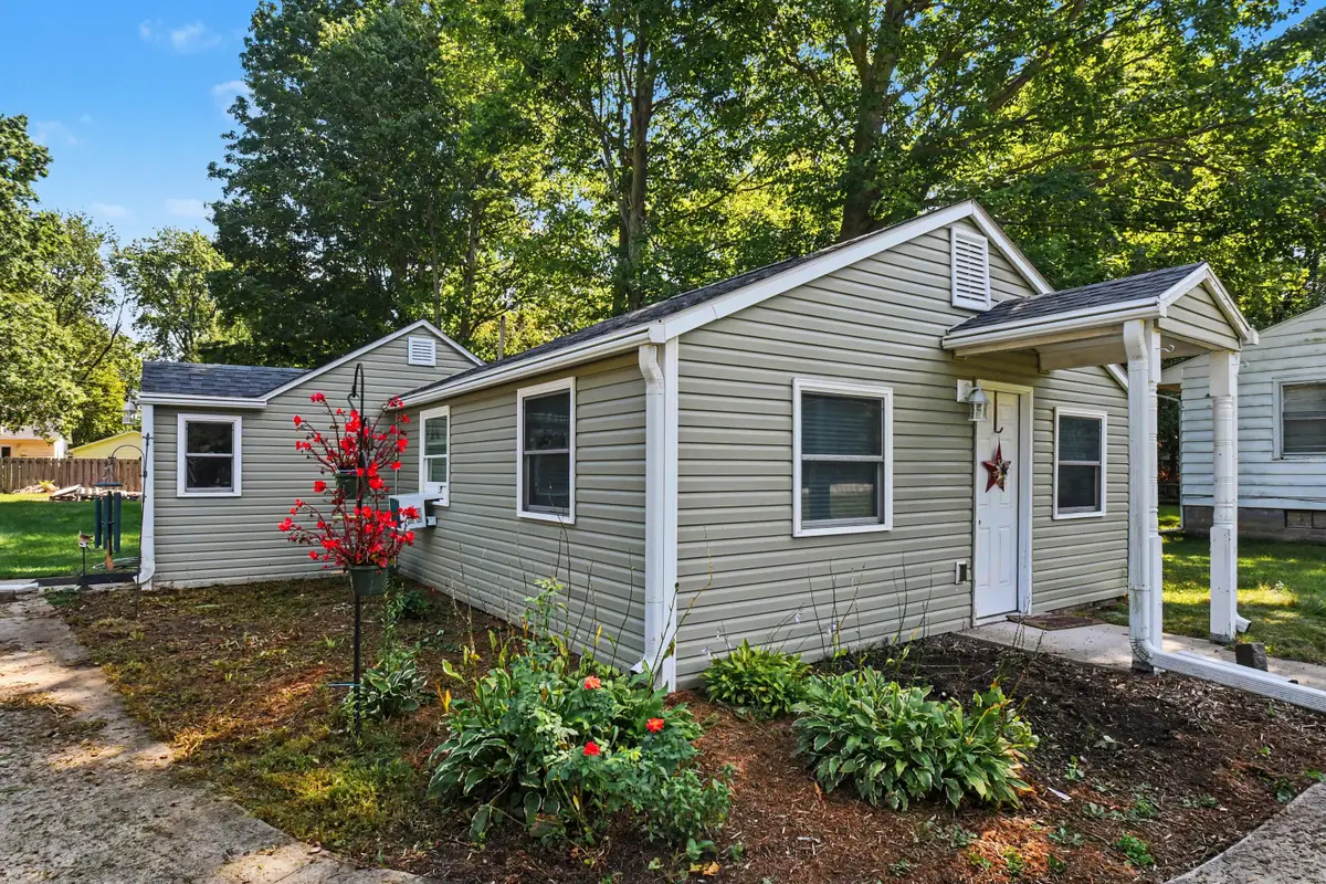 3011 Lincoln Avenue, Saint Joseph, MI 49085 - #1