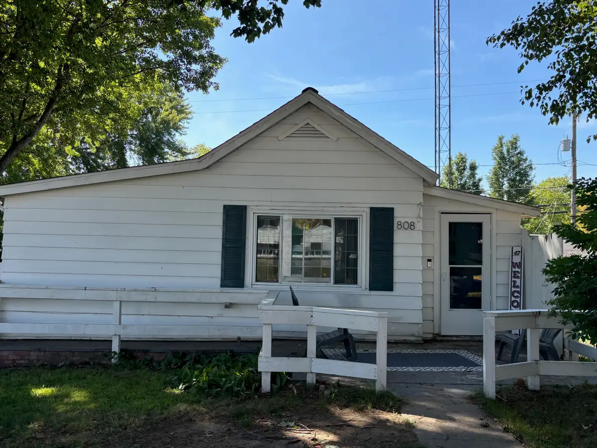 808 Anderson Street, Ludington, MI 49431 - #1