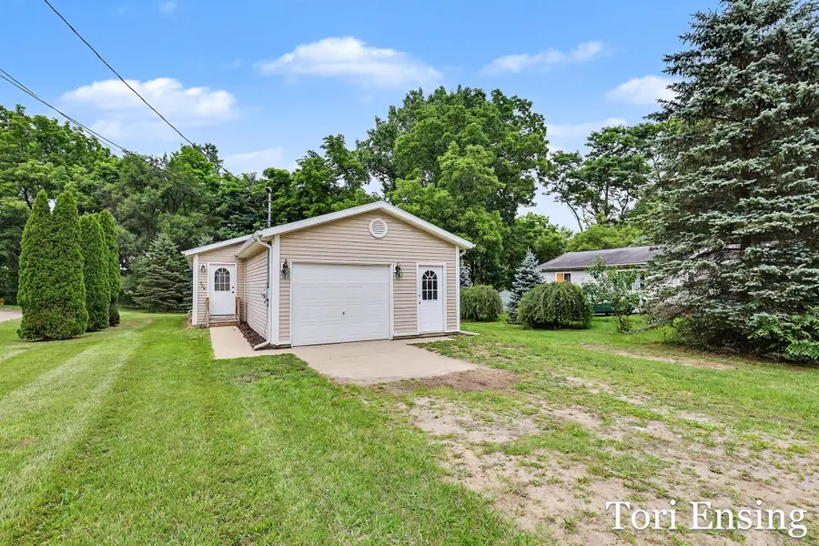 326 N Mills Street, Greenville, MI 48838 - #3