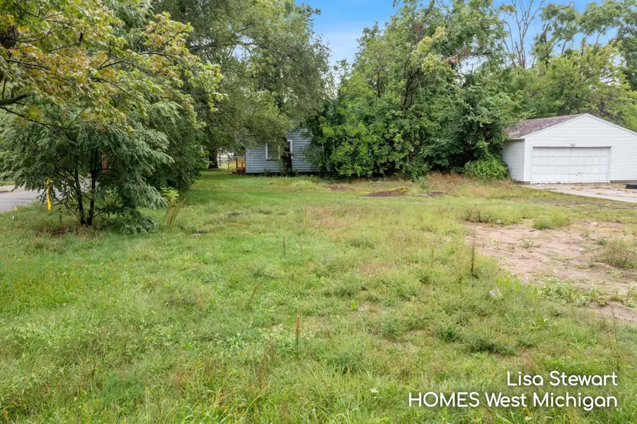 558 E Apple Avenue, Muskegon, MI 49442 - #2