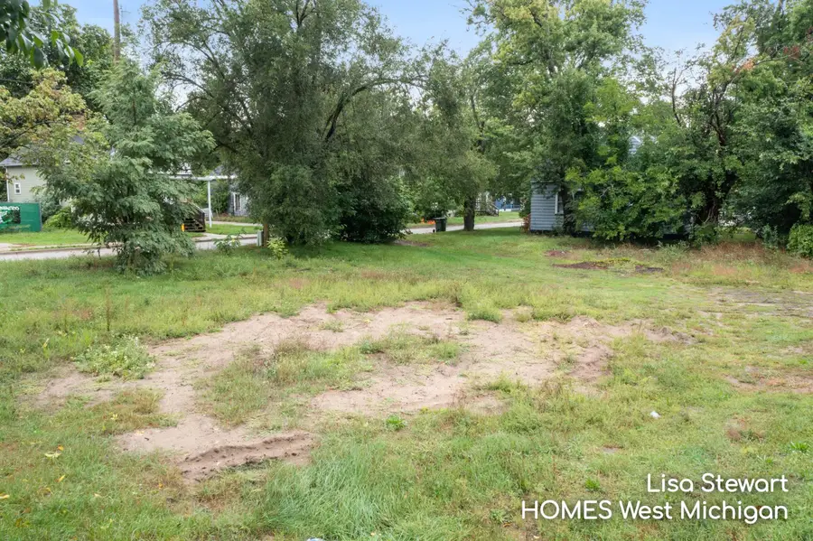 558 E Apple Avenue, Muskegon, MI 49442 - #3