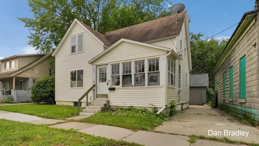 742 NW Myrtle Street, Grand Rapids, MI 49504 - #2
