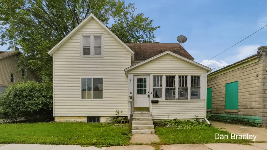 742 NW Myrtle Street, Grand Rapids, MI 49504 - #3