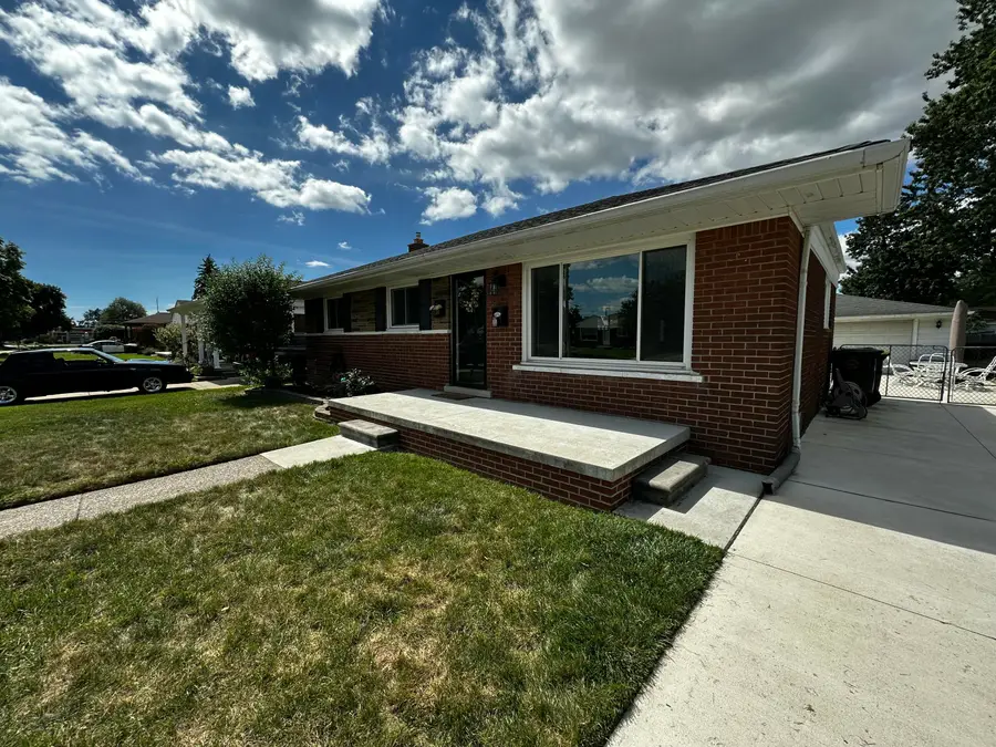 2728 Pinetree Drive, Trenton, MI 48183 - #2