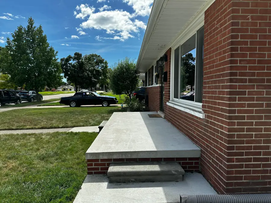 2728 Pinetree Drive, Trenton, MI 48183 - #3