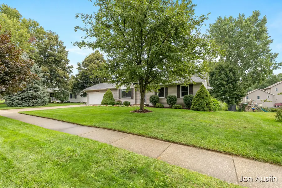 5064 Shinnecock Hills Drive Nw, Comstock Park, MI 49321 - #2