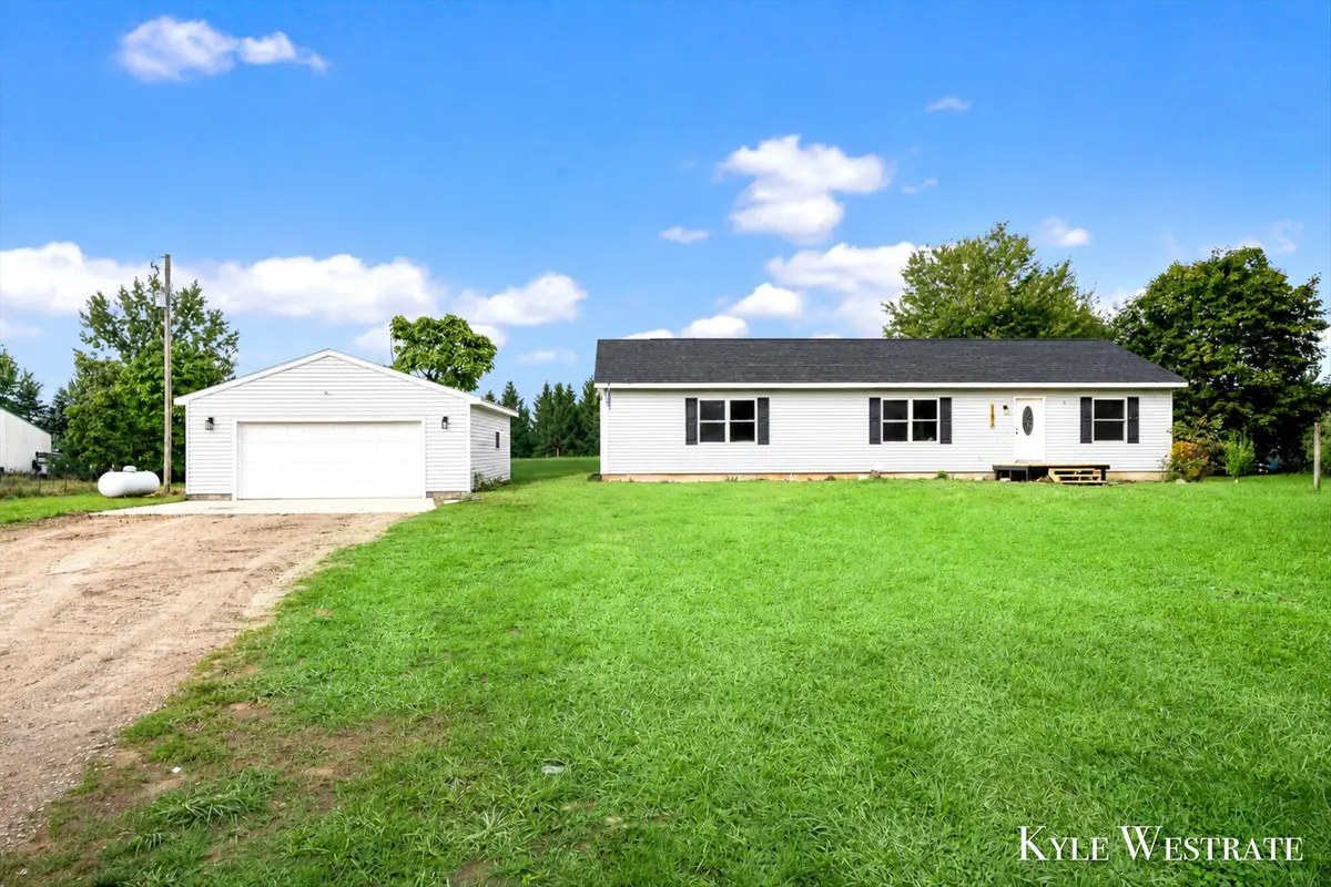 11877 Elkins Street Ne, Greenville, MI 48838 - #1