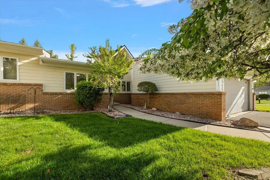 35052 Meadow Lane, Farmington Hills, MI 48335 - #3