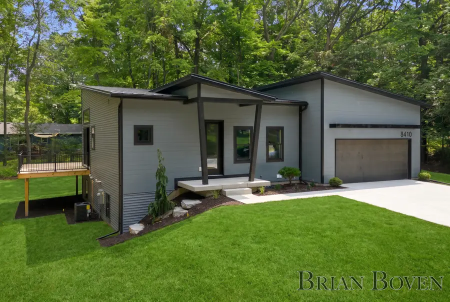 8410 Brower Avenue Ne, Rockford, MI 49341 - #2