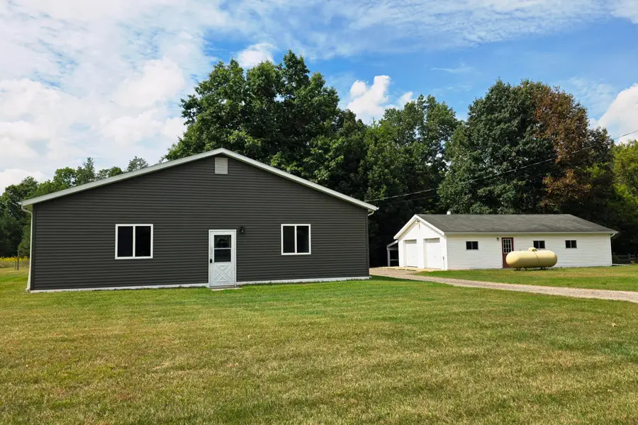 828 S Wicker Road Se, Stanton, MI 48888 - #2