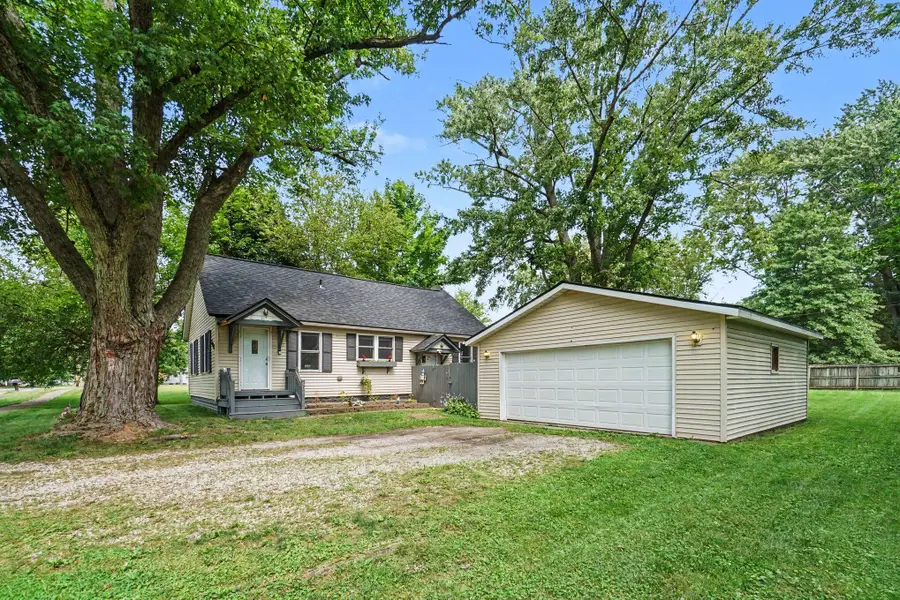 808 S Grant Avenue, Three Rivers, MI 49093 - #2