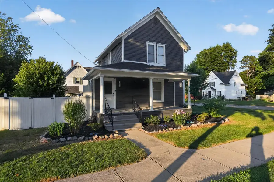 125 E Lincoln Street, Grand Ledge, MI 48837 - #2