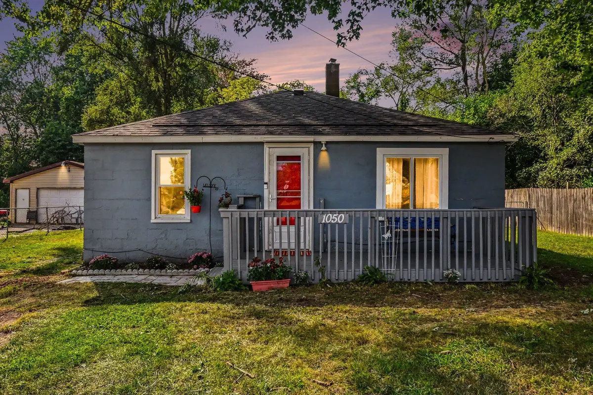 1050 S Crystal Avenue, Benton Harbor, MI 49022 - #1