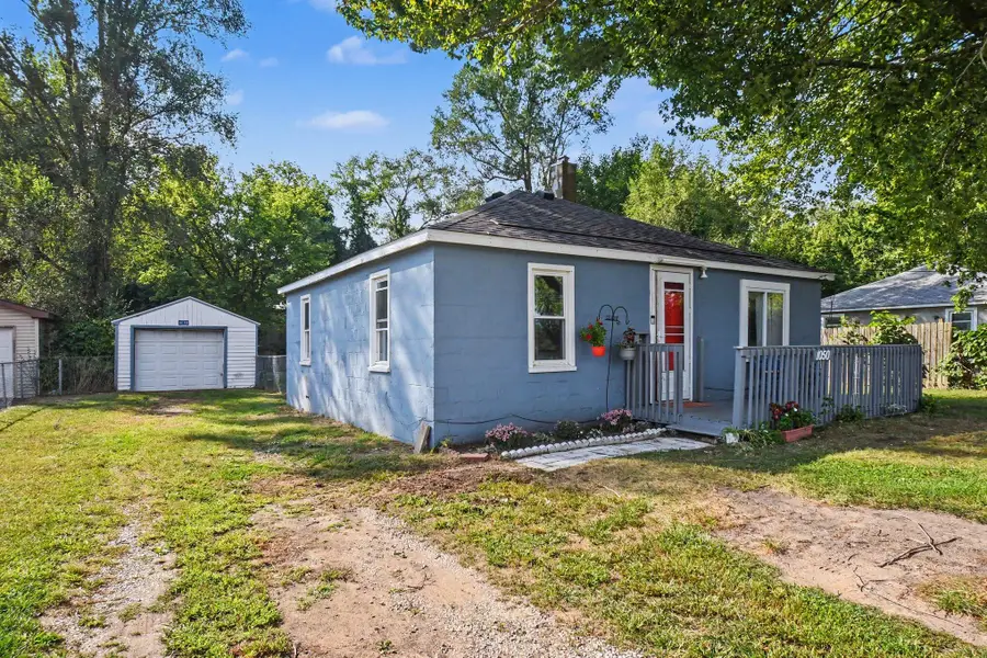 1050 S Crystal Avenue, Benton Harbor, MI 49022 - #3