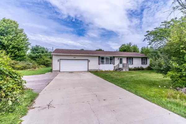 928 E Riley-thompson Road, Muskegon, MI 49445