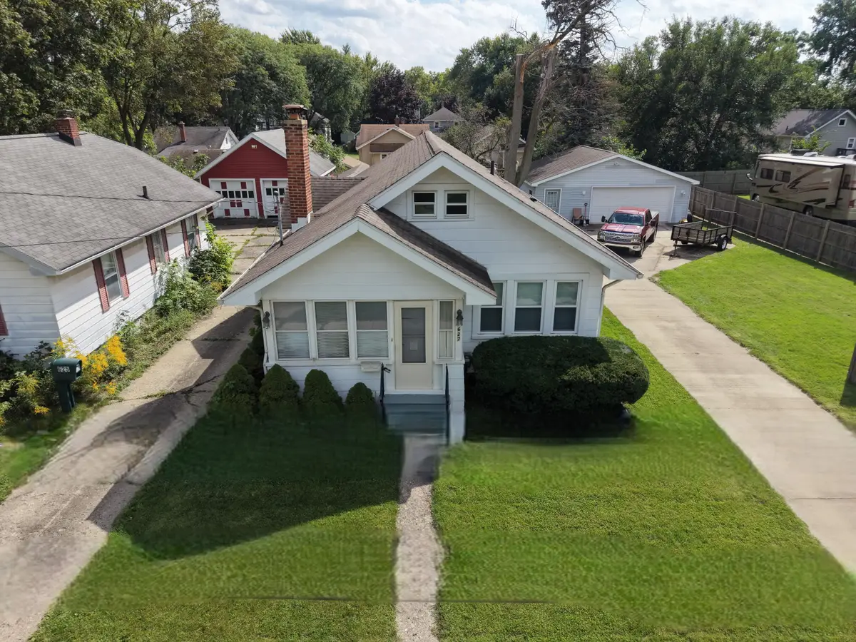 627 W Monroe Street, Jackson, MI 49202 - #1