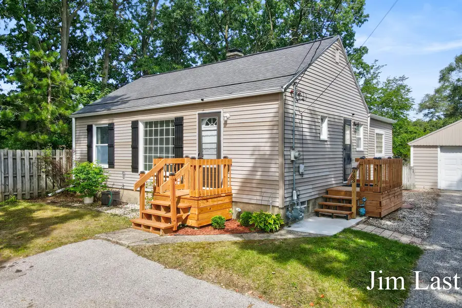 933 Barbara Street Nw, Grand Rapids, MI 49544 - #2