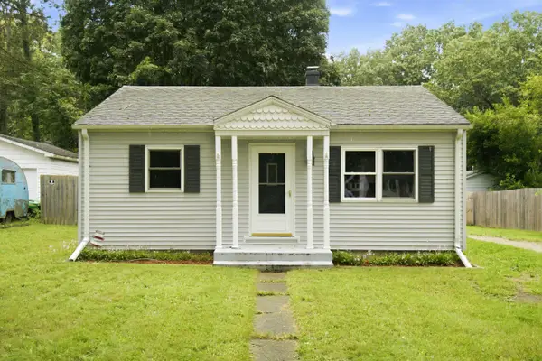606 Lake Boulevard, Paw Paw, MI 49079