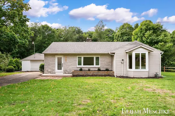 13749 Lakeshore Avenue, Grand Haven, MI 49417