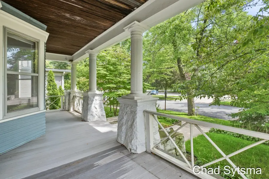 219 Carroll Avenue Se, Grand Rapids, MI 49506 - #2