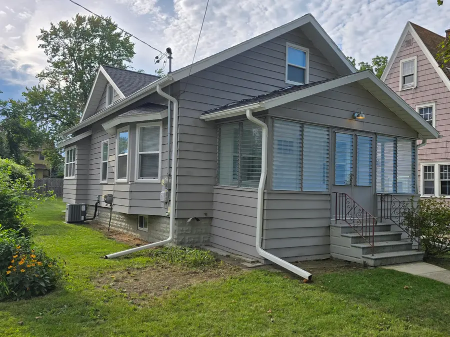 110 N Higby Street, Jackson, MI 49202 - #3