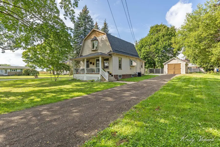 49 N 2nd Street Nw, Kent City, MI 49330 - #2