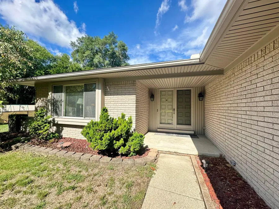 18975 Bainbridge Avenue, Livonia, MI 48152 - #2