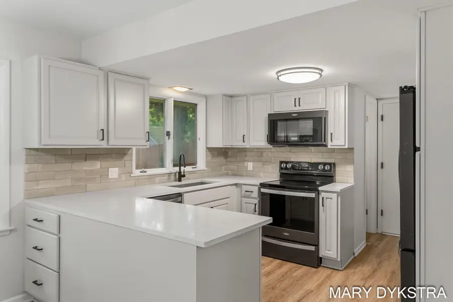 409 W Lakewood Boulevard, Holland, MI 49424 - #2