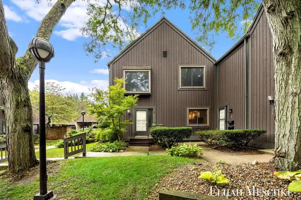160 Carberry Hill Court, Kalamazoo, MI 49006