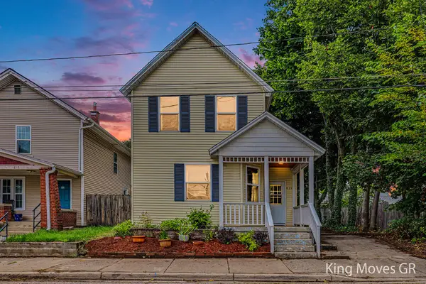 621 Davis Avenue Nw, Grand Rapids, MI 49504