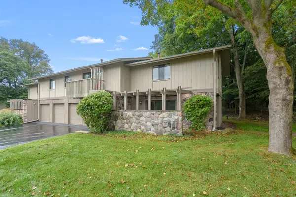 3844 Greenleaf Circle, Kalamazoo, MI 49008