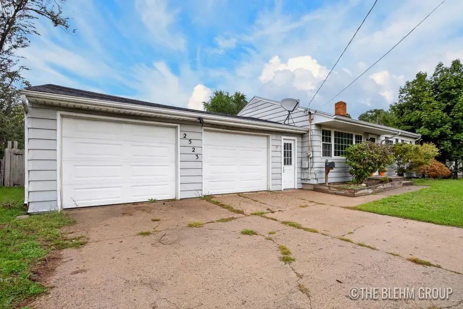 2523 44th Street Sw, Wyoming, MI 49519 - #3