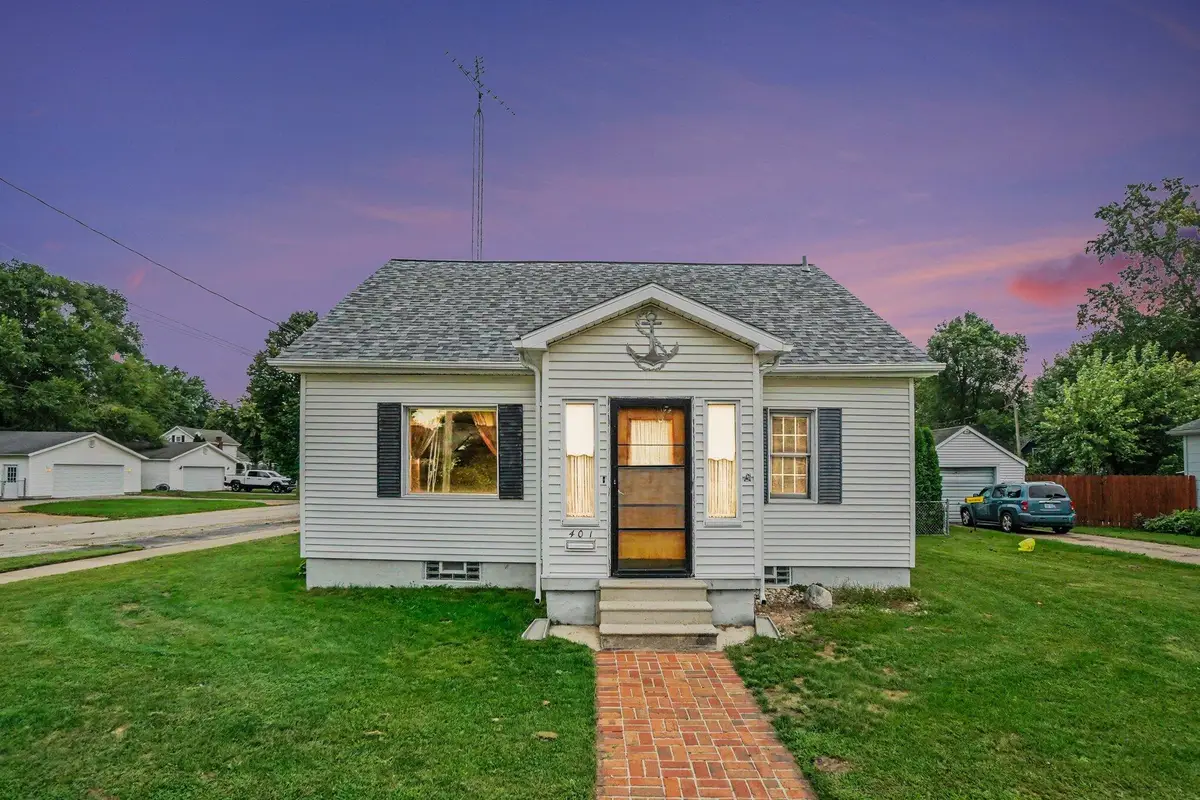 401 S Center Street, Hartford, MI 49057 - #1