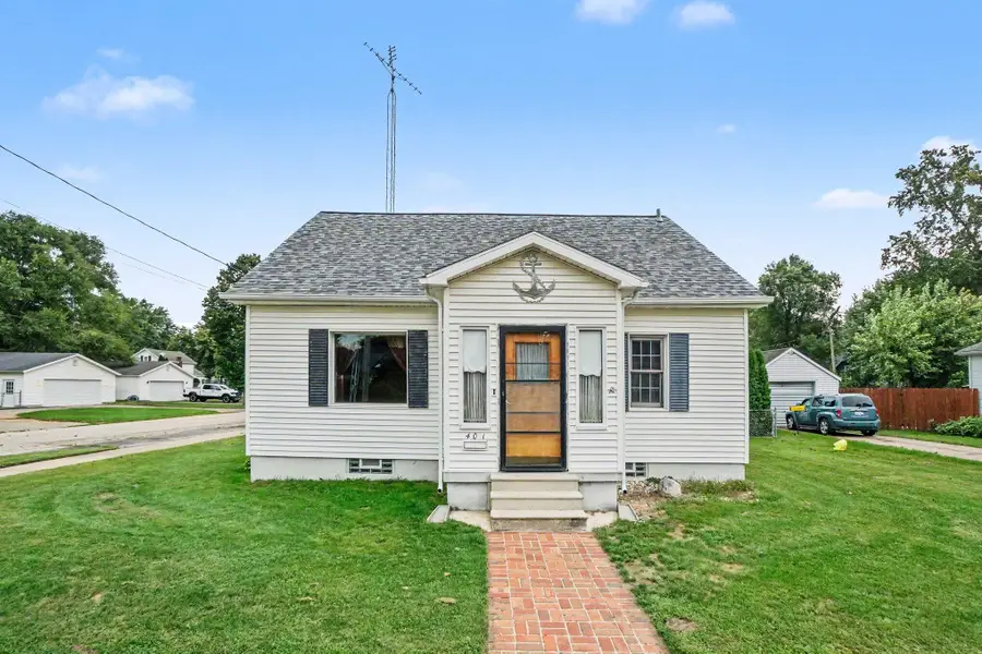 401 S Center Street, Hartford, MI 49057 - #2