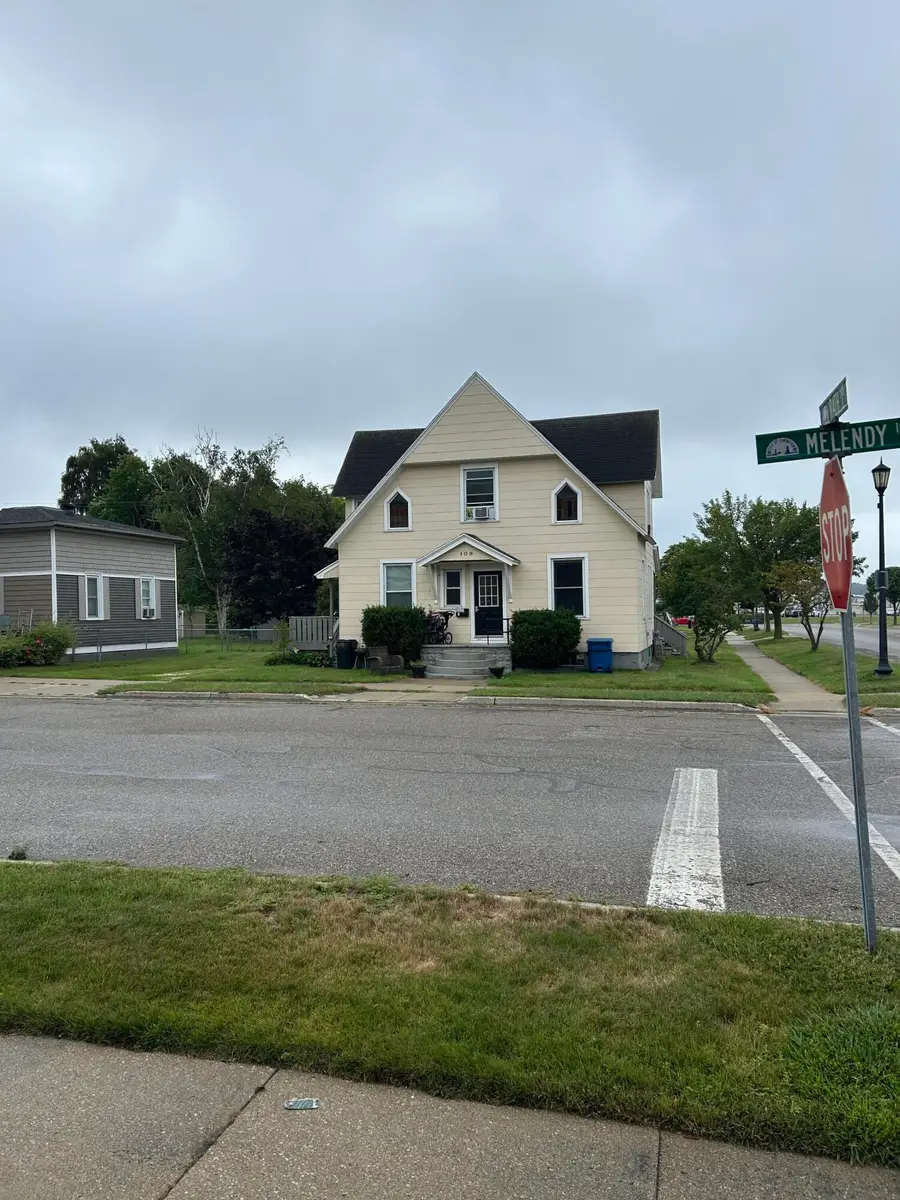 109 W Melendy Street, Ludington, MI 49431 - #3