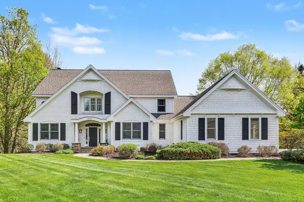 1670 Flowers Crossing Drive Ne, Grand Rapids, MI 49525