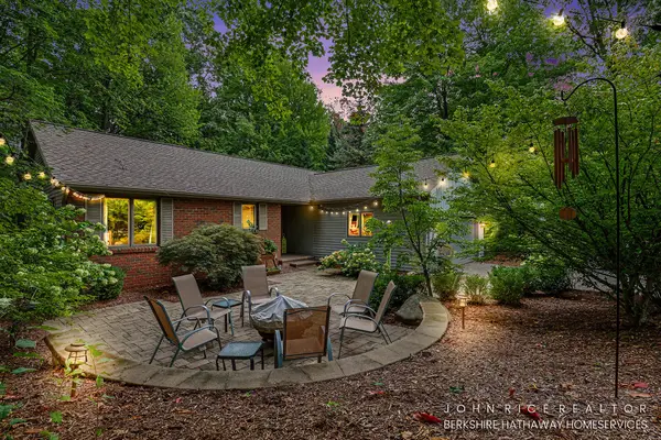 956 Spaulding Avenue Se, Ada, MI 49301