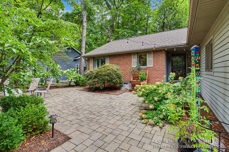 956 Spaulding Avenue Se, Ada, MI 49301 - #2
