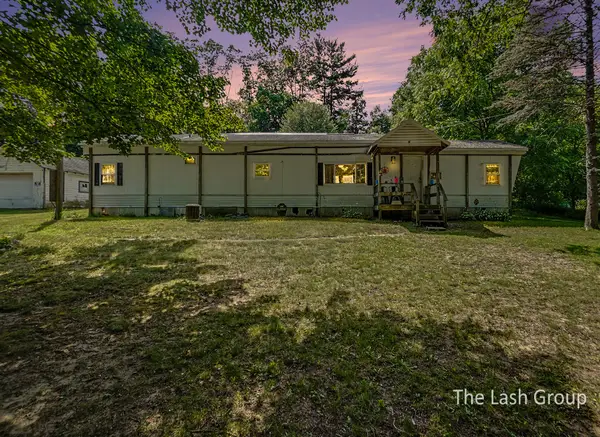 1665 S Forest Hills Drive, White Cloud, MI 49349