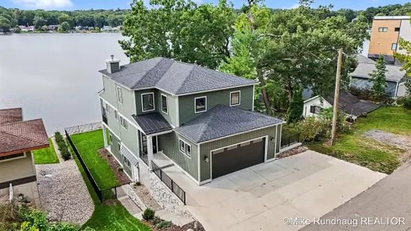 8851 Je-ne-be Drive Ne, Rockford, MI 49341