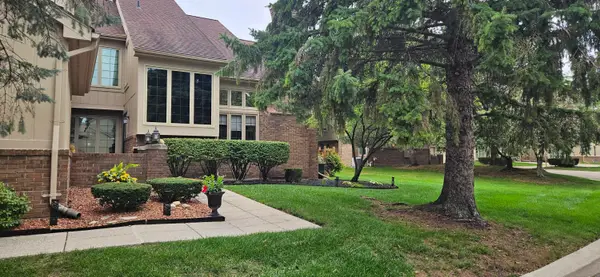 37676 N Laurel Park Drive #70, Livonia, MI 48152