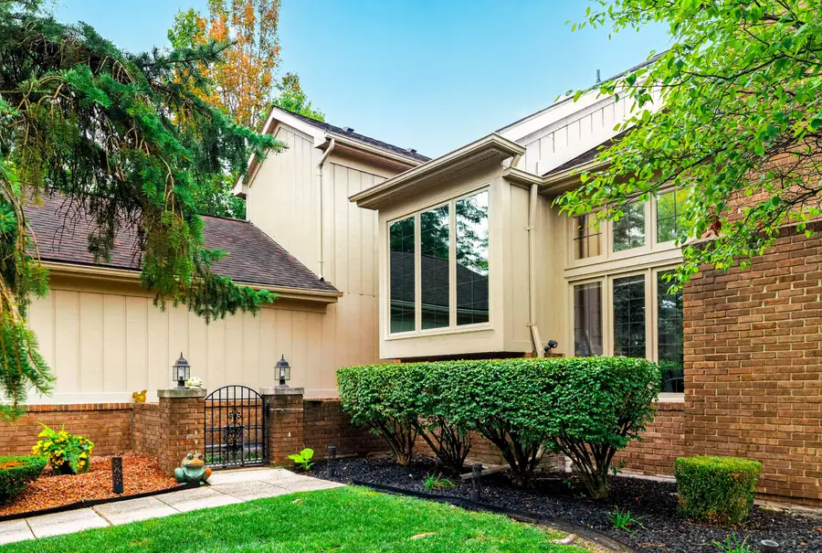37676 N Laurel Park Drive #70, Livonia, MI 48152 - #3