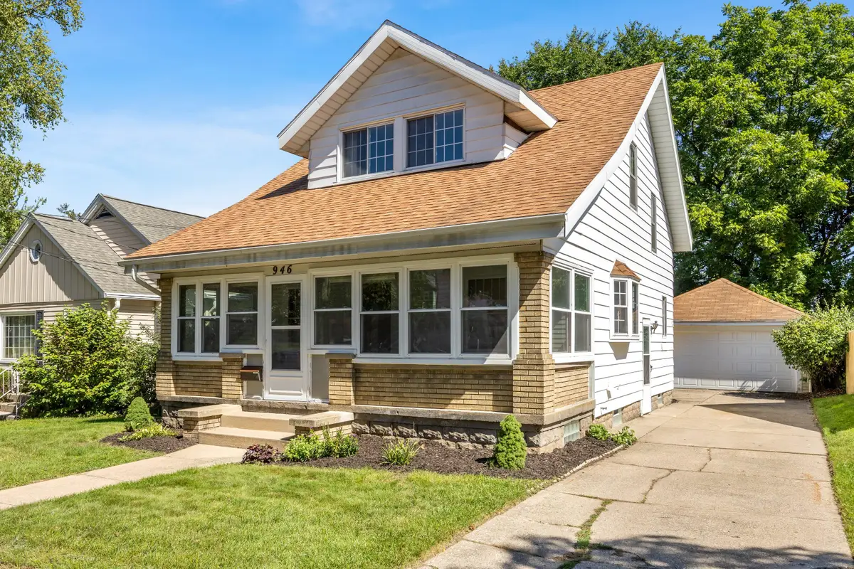 946 Frederick Avenue Nw, Grand Rapids, MI 49504 - #1