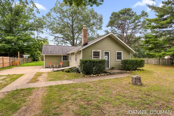 15412 Groesbeck Street, Grand Haven, MI 49417