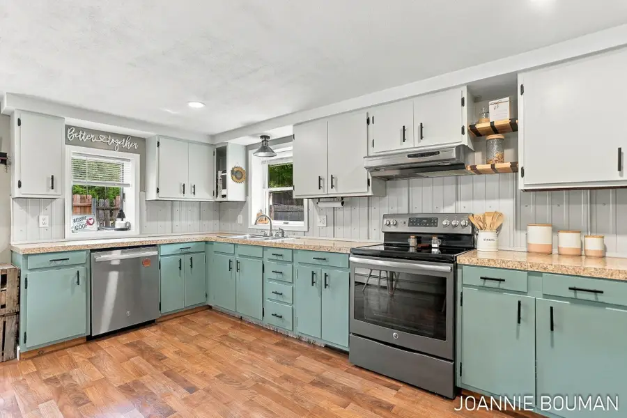 15412 Groesbeck Street, Grand Haven, MI 49417 - #2