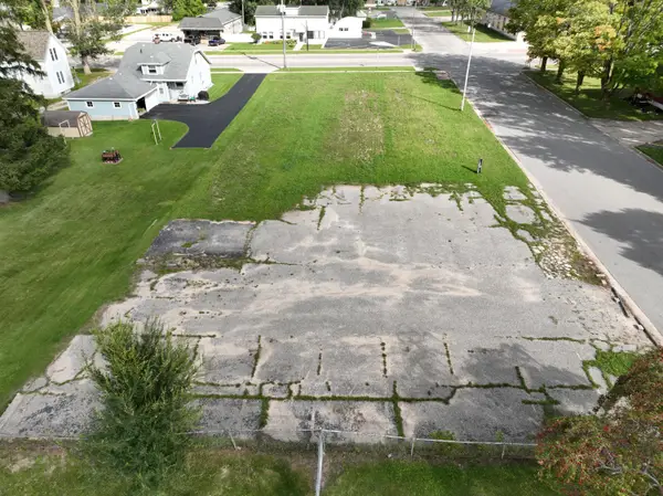 781 S Chestnut Street, Reed City, MI 49677