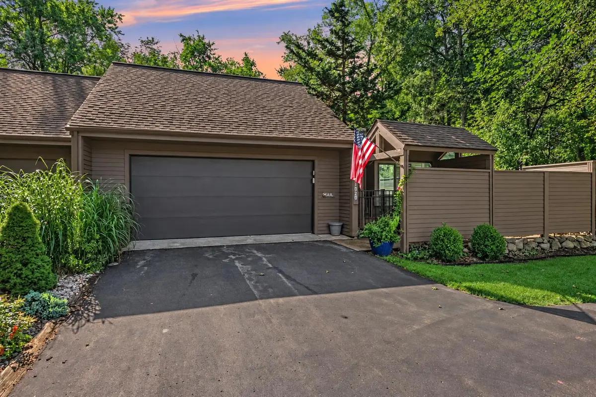 1020 Essex Circle #26, Kalamazoo, MI 49008 - #1