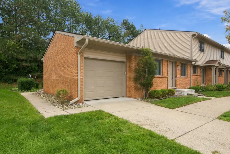 3700 Old Creek Road, Troy, MI 48084 - #2